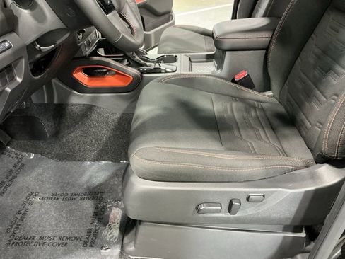 Used 2025 Nissan Frontier PRO-4X image 13