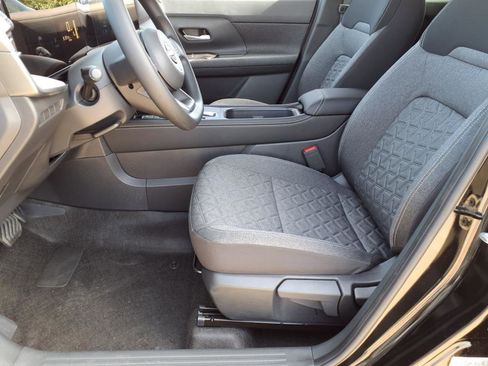 Certified 2025 Nissan Kicks SV image 14