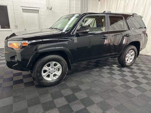 Used 2022 Toyota 4Runner SR5 Premium w/ Moonroof Package image 2