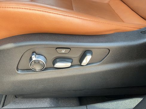 Used 2021 Cadillac XT4 Premium Luxury FWD image 16