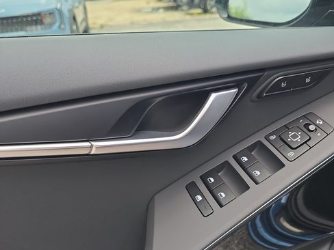 New 2026 Kia Niro SX Touring FWD image 19