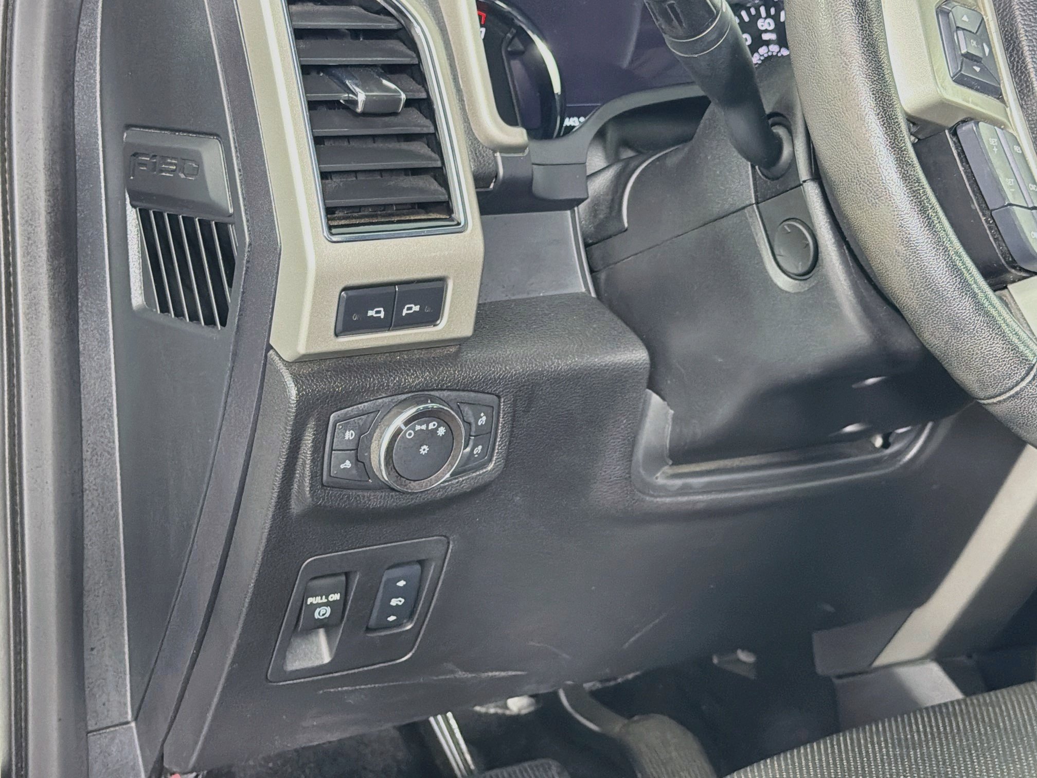 Used 2018 Ford F150 Lariat w/ Equipment Group 502A Luxury AWD/4WD image 17