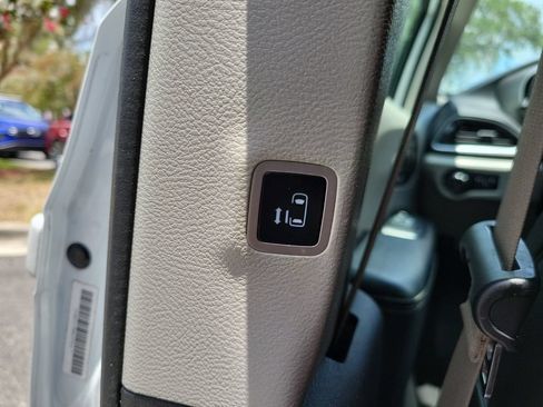 Used 2022 Chrysler Pacifica Touring-L FWD image 20