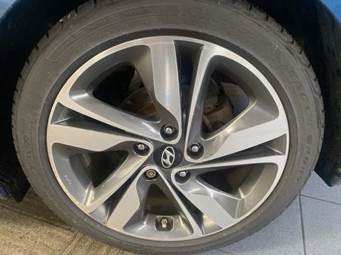 Used 2015 Hyundai Elantra Limited image 16