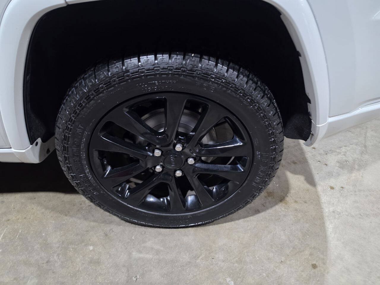 Used 2019 Jeep Grand Cherokee Altitude AWD/4WD image 24