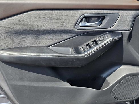 Used 2022 Nissan Rogue SV image 14