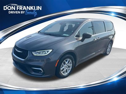 Used 2023 Chrysler Pacifica Touring-L