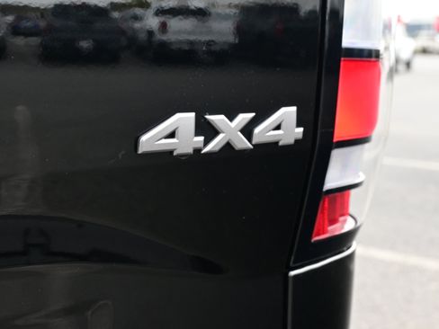 Used 2025 Nissan Frontier SV image 10