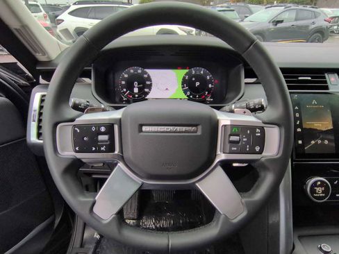 Used 2024 Land Rover Discovery S image 23