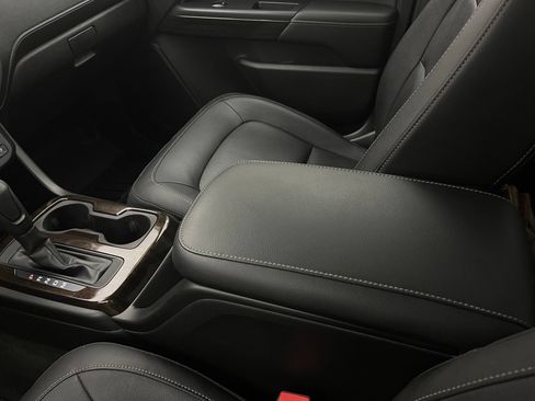 Used 2015 GMC Canyon SLT AWD/4WD image 28