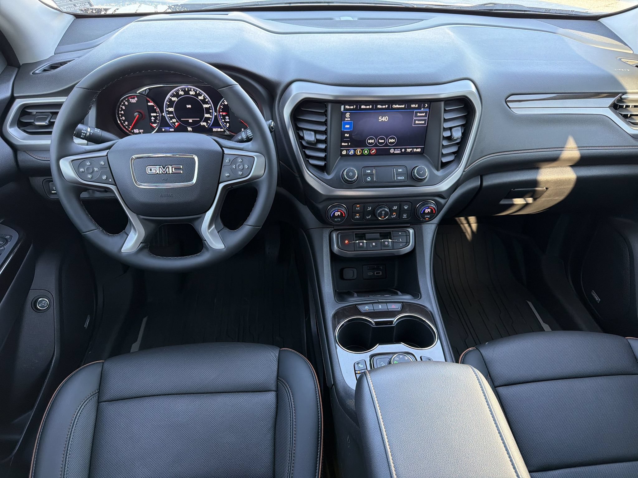 Used 2023 GMC Acadia AT4 w/ Technology Package AWD/4WD image 2
