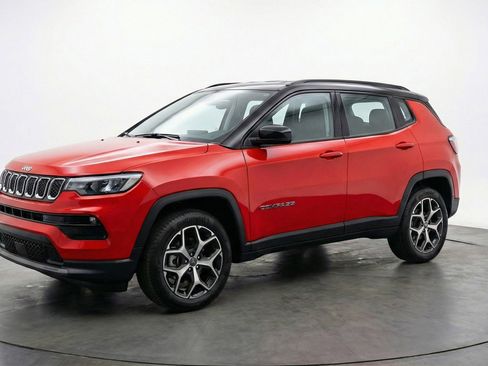Used 2025 Jeep Compass Limited AWD/4WD image 2