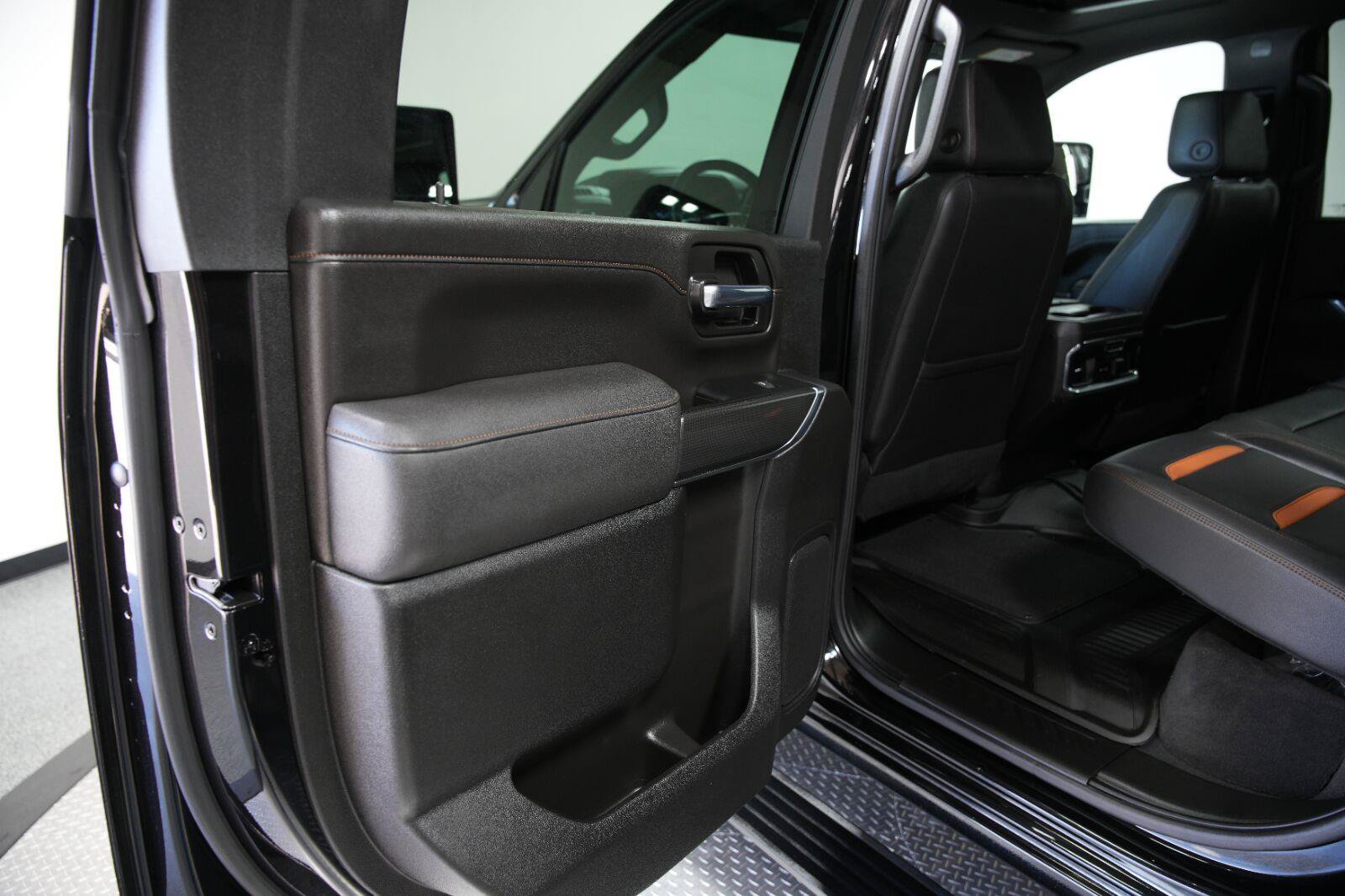 Used 2023 GMC Sierra 3500 AT4 w/ AT4 Premium Plus Package AWD/4WD image 35