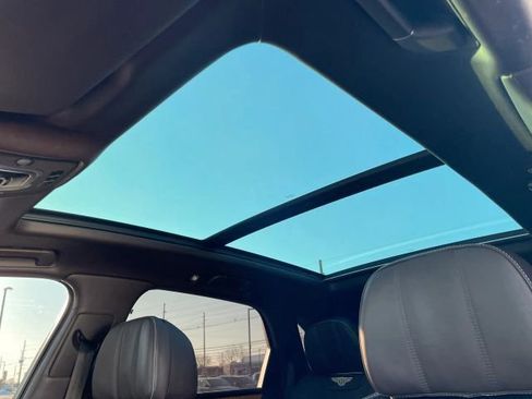 Used 2018 Bentley Bentayga Onyx Edition AWD/4WD image 37