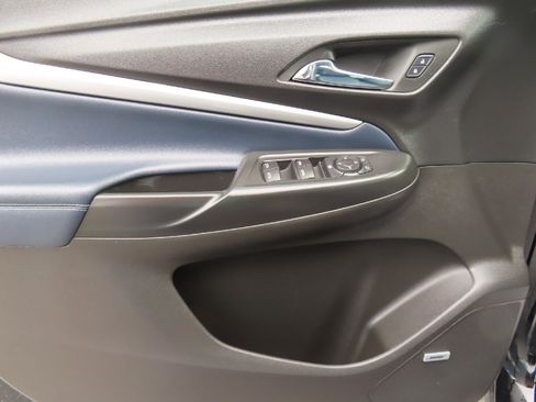 Used 2023 Chevrolet Bolt EUV Premier w/ Sun & Sound Package FWD image 11