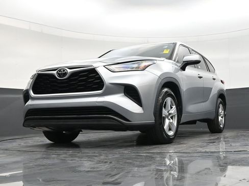 Used 2020 Toyota Highlander L FWD image 28