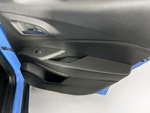 Used 2024 Chevrolet Trax RS w/ Sunroof Package image 29