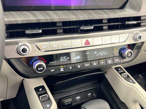 Used 2023 Kia Telluride EX w/ EX Captain's Chair Package FWD image 22