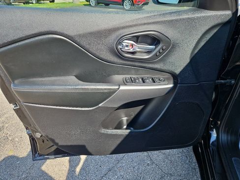 Used 2020 Jeep Cherokee High Altitude AWD/4WD image 9