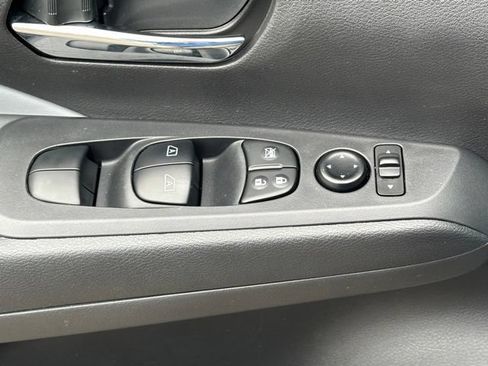 Used 2023 Nissan Kicks SR w/ SR Premium Package FWD image 21