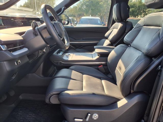 New 2025 Lincoln Navigator Reserve w/ Jet Appearance Package AWD/4WD image 6