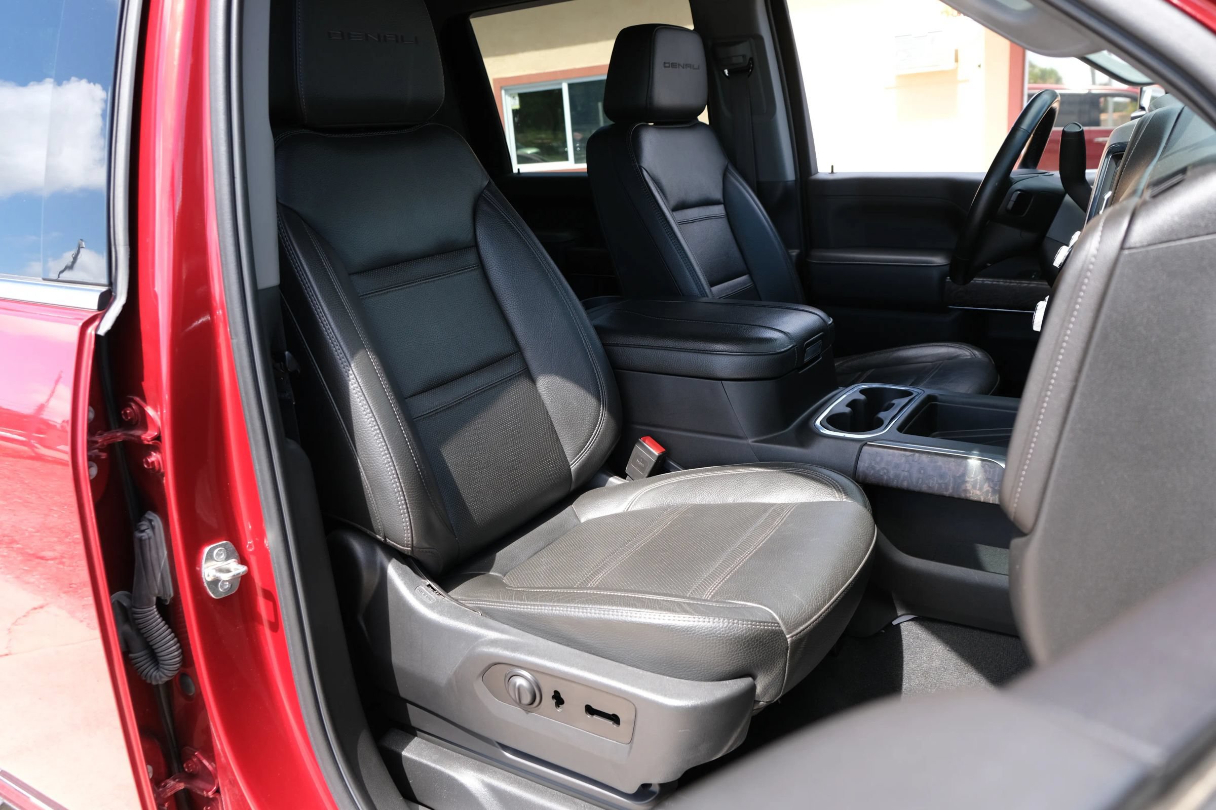 Used 2023 GMC Sierra 3500 Denali w/ Denali Ultimate Package AWD/4WD image 11