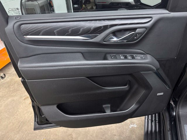 Used 2023 GMC Yukon XL Denali w/ Denali Reserve Package AWD/4WD image 8