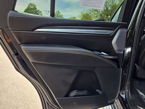 Certified 2025 Cadillac Escalade V w/ LPO, ONYX Package AWD/4WD image 15