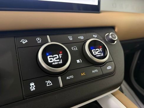 Used 2025 Land Rover Defender 110 S image 32