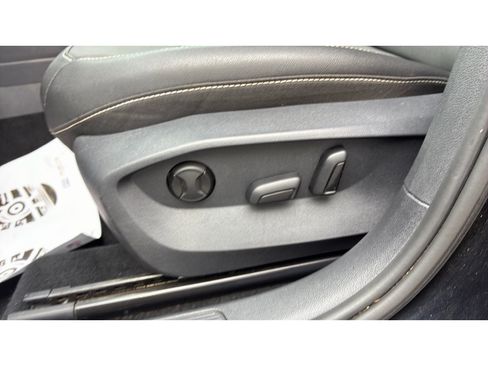 Used 2024 Volkswagen Taos SE FWD image 13