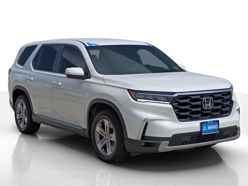 Used 2025 Honda Pilot EX-L image 3