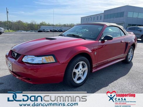 Used 2000 Ford Mustang Convertible image 1