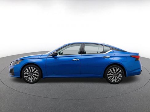 Used 2025 Nissan Altima 2.5 SV FWD image 4