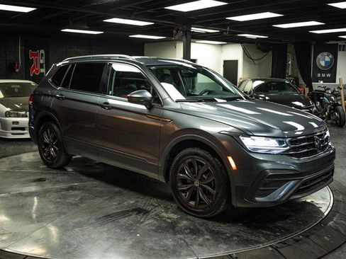 Used 2024 Volkswagen Tiguan SE FWD image 5