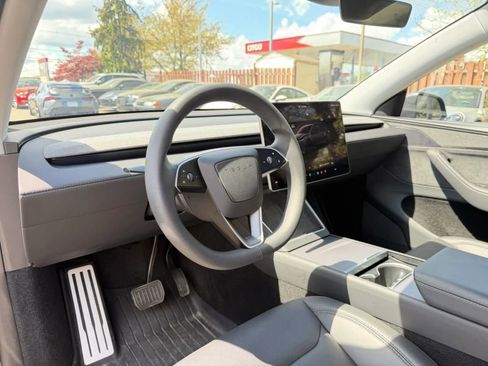 Used 2026 Tesla Model Y AWD image 13