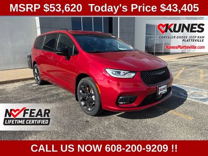 New 2026 Chrysler Pacifica Select w/ S Appearance Package