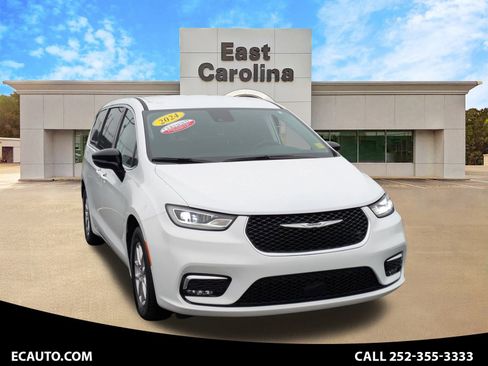 Certified 2024 Chrysler Pacifica Touring-L image 1