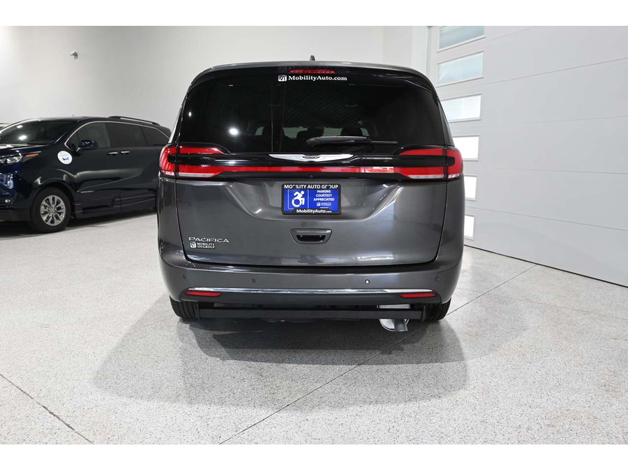 Used 2022 Chrysler Pacifica Touring-L FWD image 7