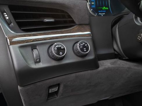 Used 2016 Cadillac Escalade Platinum image 19