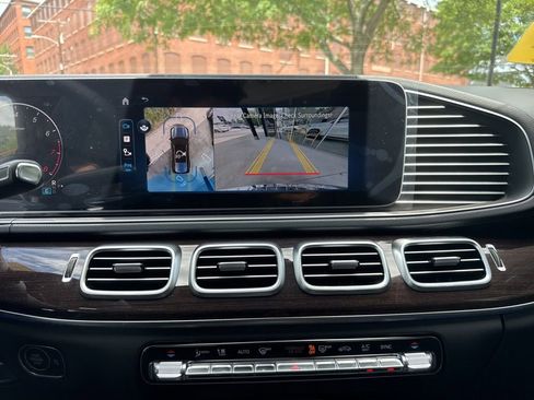 Used 2025 Mercedes-Benz GLS 450 4MATIC image 35