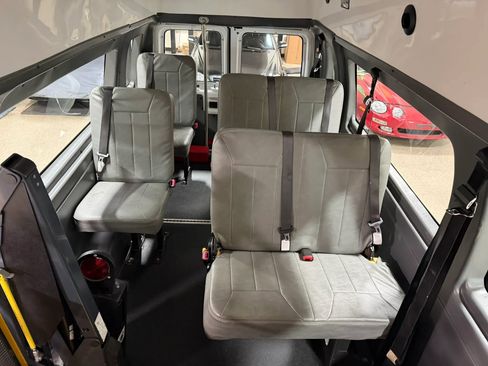 Used 2014 Ford E-250 and Econoline 250 Extended w/ Power Group image 36