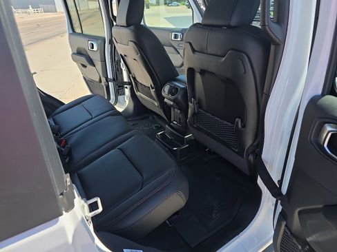 New 2025 Jeep Wrangler Unlimited Rubicon w/ Steel Bumper Group image 19