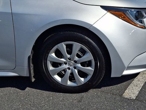 Used 2025 Toyota Corolla LE FWD image 8