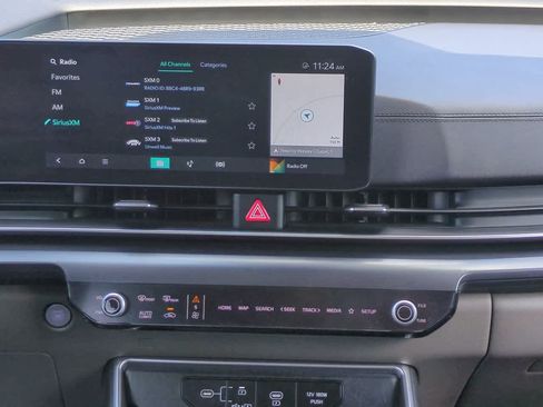 Used 2025 Kia Carnival FWD image 18