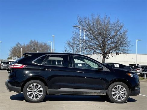 Used 2024 Ford Edge Titanium image 3