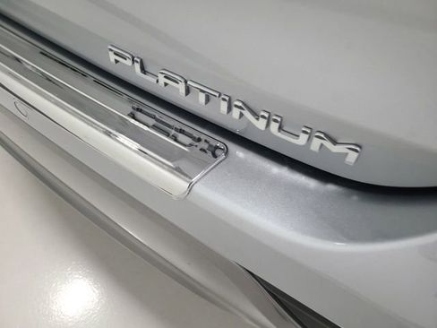 Certified 2024 Toyota Highlander Platinum FWD image 6