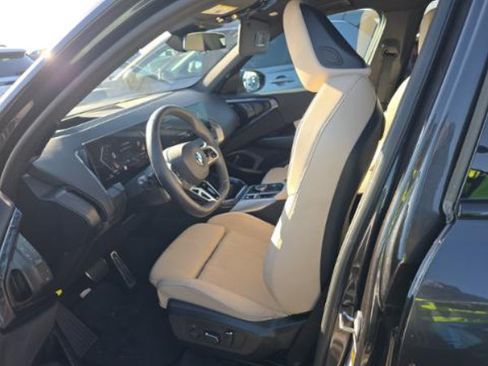 Used 2025 BMW X3 xDrive30i w/ Premium Package AWD/4WD image 4