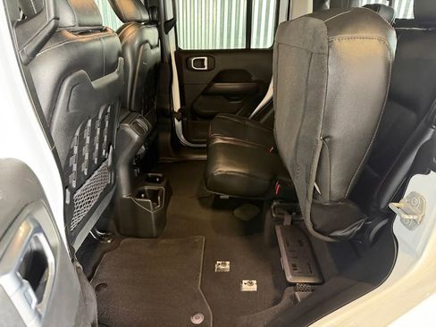 Used 2023 Jeep Gladiator Rubicon w/ Cold Weather Group image 12