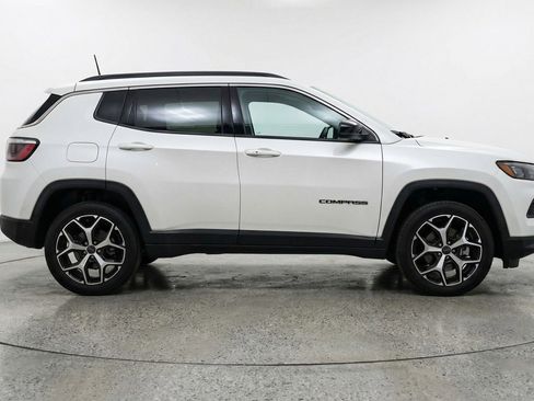 Used 2025 Jeep Compass Limited image 11