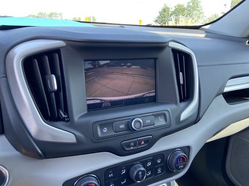 Used 2024 GMC Terrain SLE w/ Driver Convenience Package FWD image 37